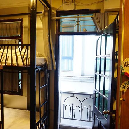 Nusmile'S Hostel And Travel Hanoi Buitenkant foto