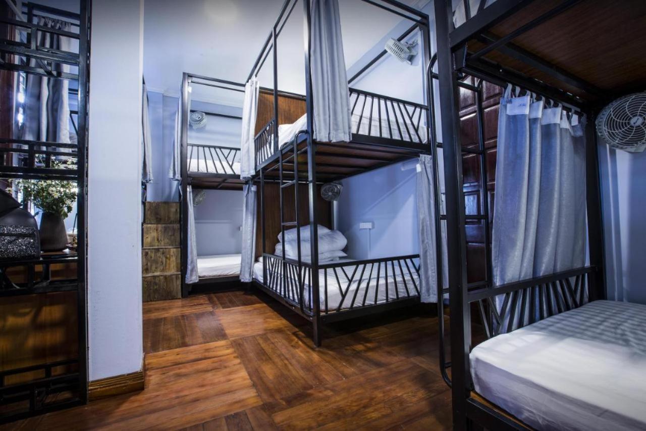 Nusmile'S Hostel And Travel Hanoi Buitenkant foto