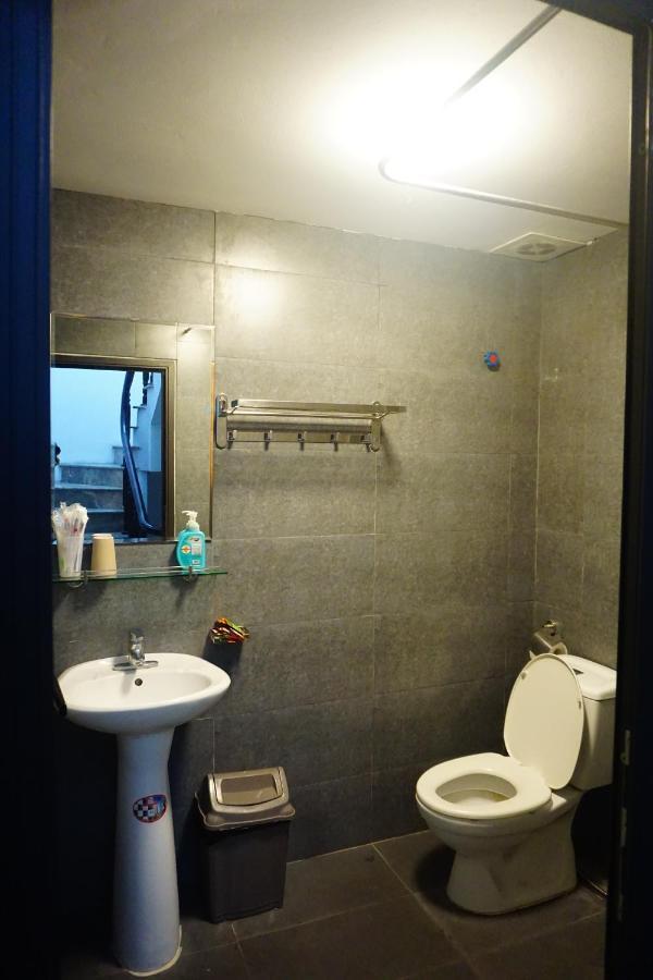 Nusmile'S Hostel And Travel Hanoi Buitenkant foto