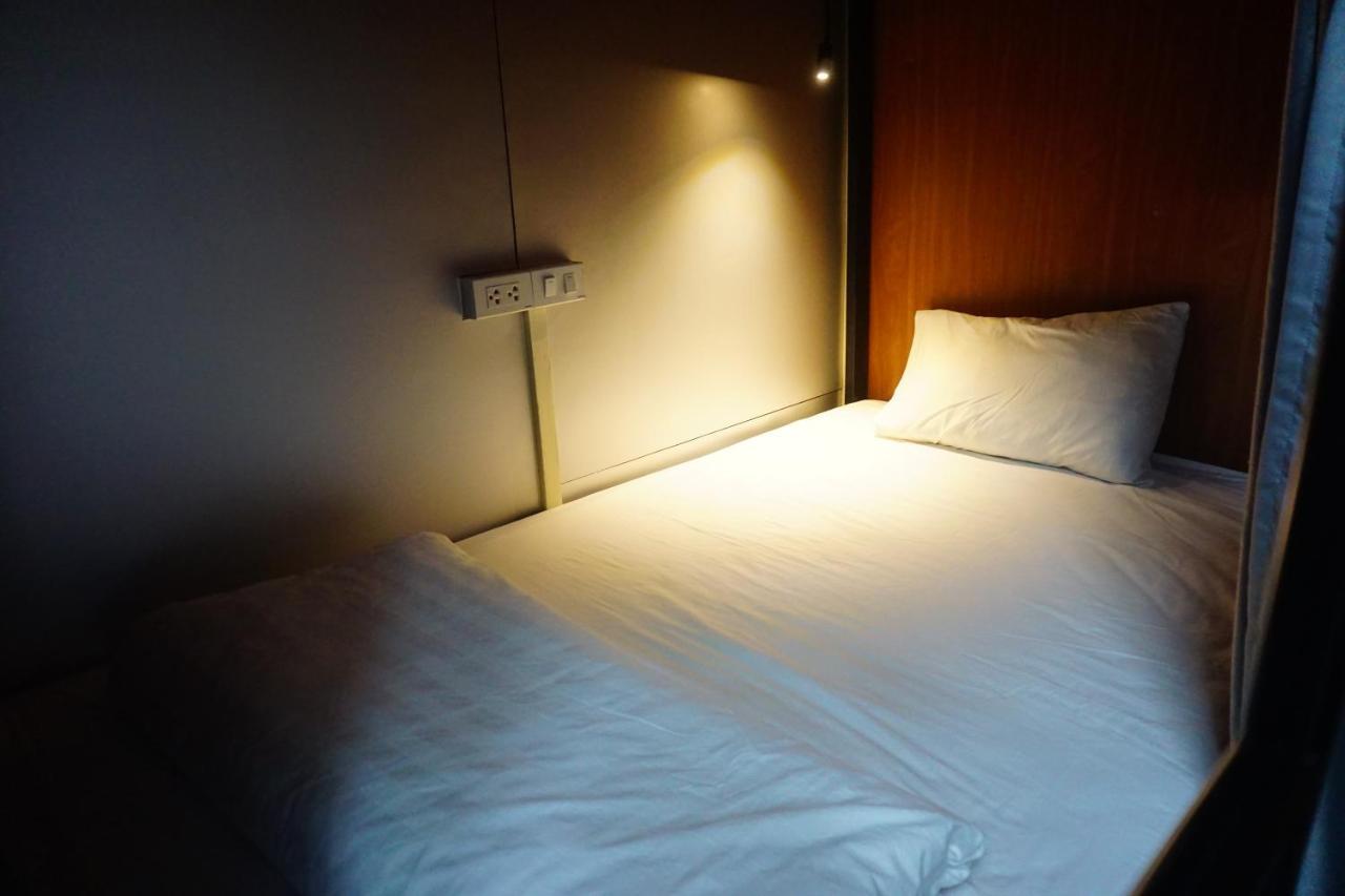 Nusmile'S Hostel And Travel Hanoi Buitenkant foto