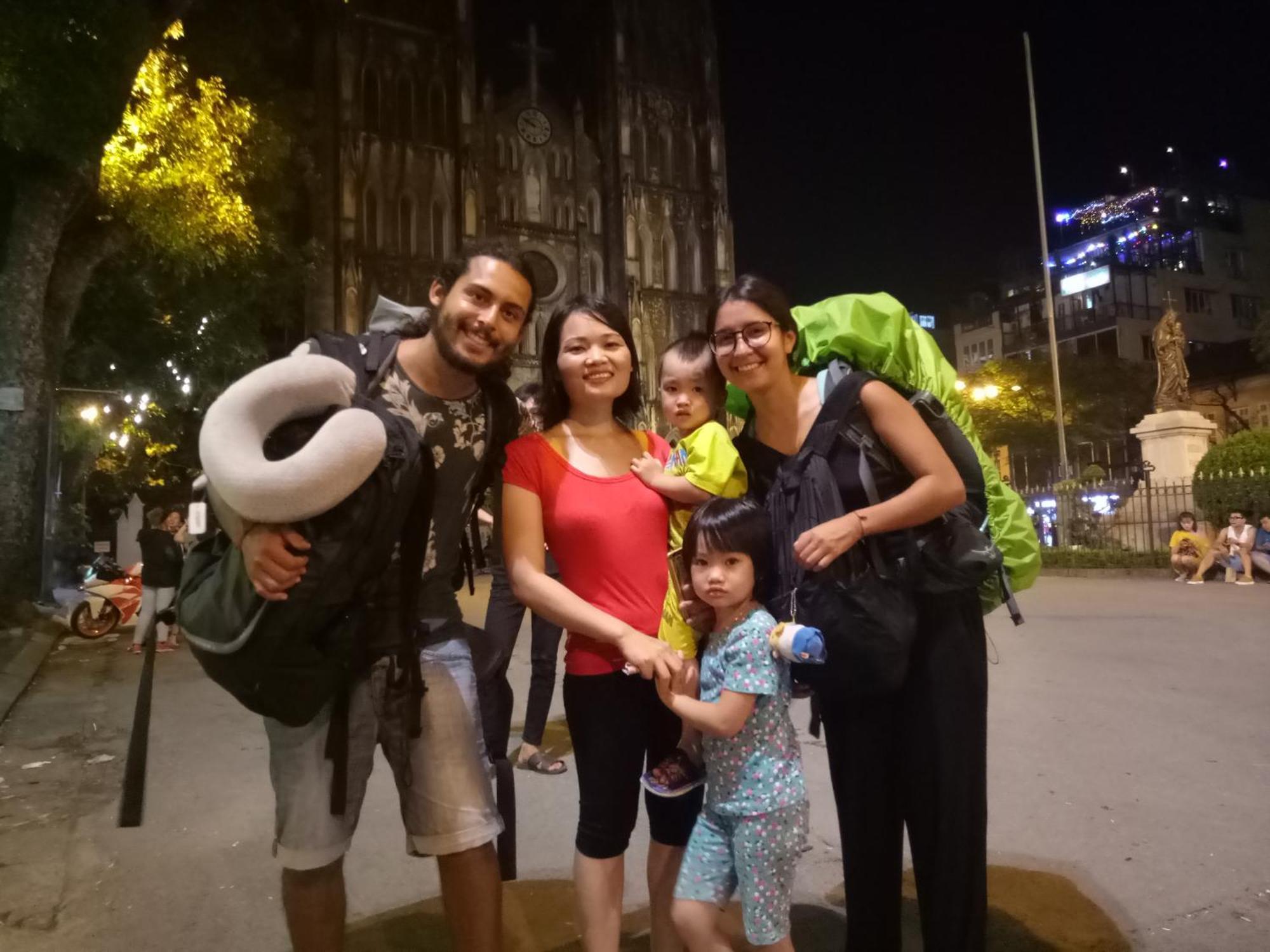 Nusmile'S Hostel And Travel Hanoi Buitenkant foto